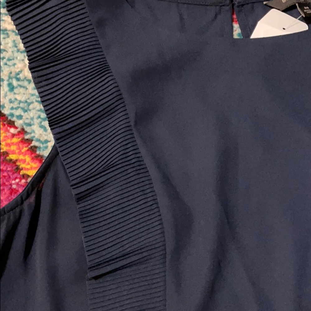 Banana Republic Ruffle Front Top - Picture 2 of 4